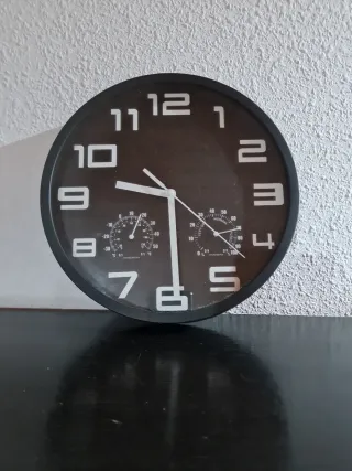 Reloj de pared moderno