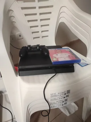 PS4 (PlayStation 4) Negra + Juego FIFA 20