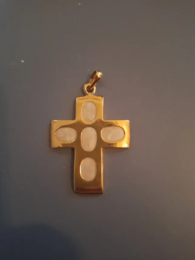croce in oro smaltato