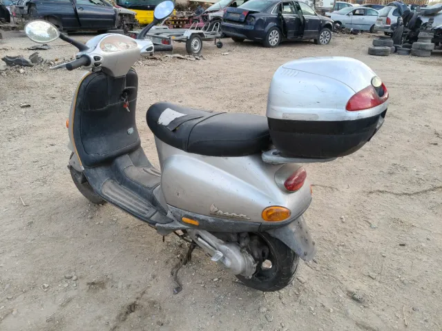 Vespa 49cc Plata