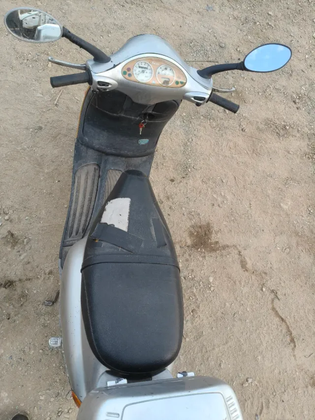 Vespa 49cc Plata