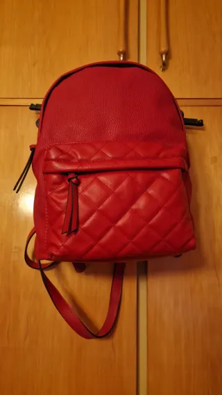 Mochila roja mujer