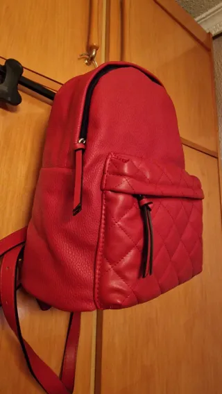Mochila roja mujer