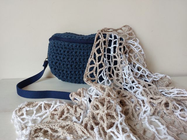 Riñonera nueva crochet azul
