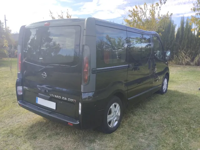 Opel vivaro life camper cama mesa