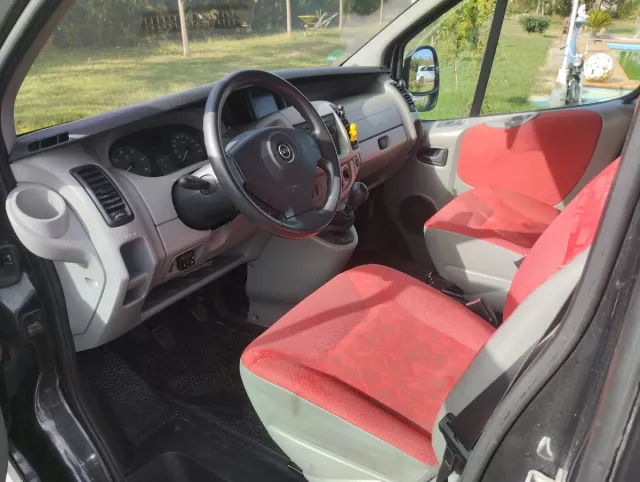 Opel vivaro life camper cama mesa