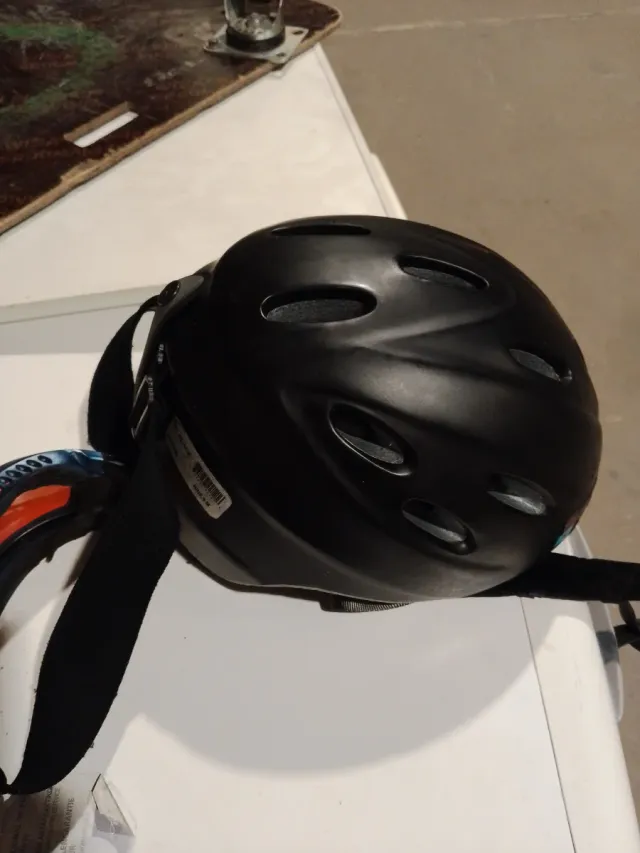 Capacete Giro + Óculos de Ciclismo