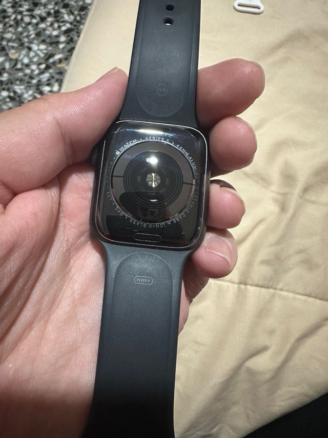 Apple Watch Series 5 Space Gray

44MM