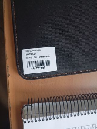 Carpeta LEÓN CUPRA + Kit de primeros auxilios