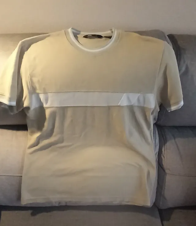 Camiseta Zara Hombre Beige y Blanca