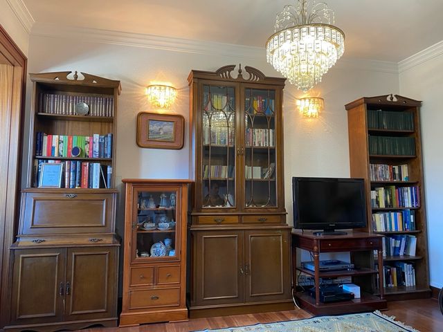 Muebles de madera de nogal estilo clásico