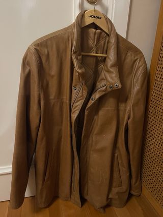 Chaqueta de cuero marrón, tres cuartas hombre.