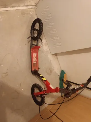 Patinete de ruedas neumáticas