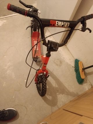 Patinete de ruedas neumáticas