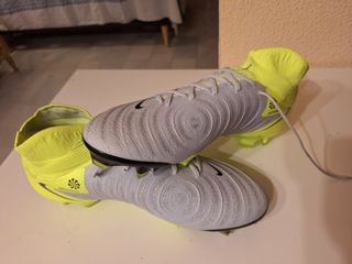 Botas de futbol nike fluor.