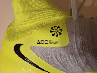 Botas de futbol nike fluor.