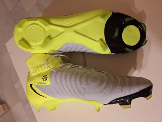 Botas de futbol nike fluor.