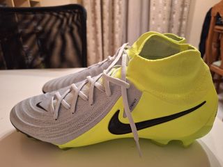 Botas de futbol nike fluor.