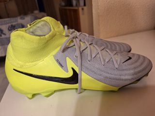 Botas de futbol nike fluor.