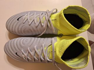 Botas de futbol nike fluor.