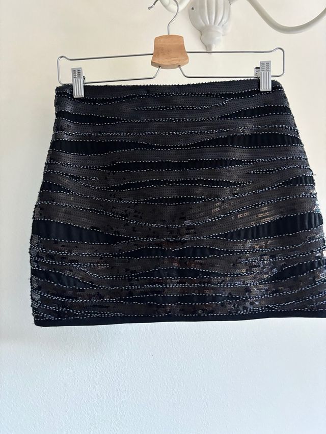 Falda corta lentejuelas negra