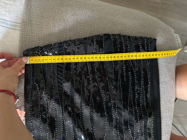 Falda corta lentejuelas negra