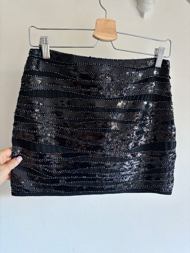 Falda corta lentejuelas negra