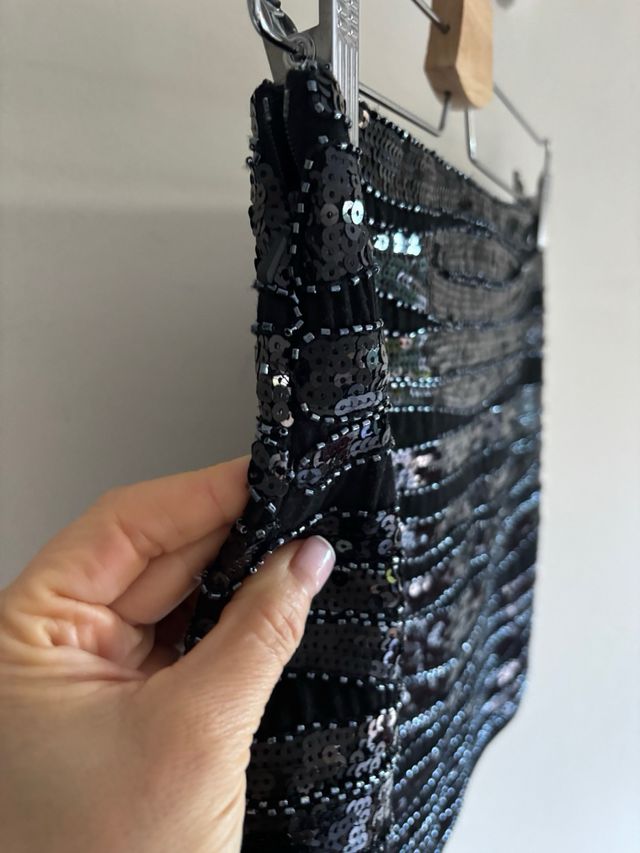 Falda corta lentejuelas negra