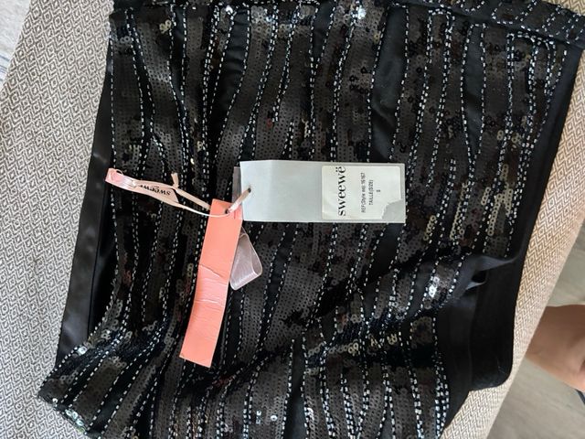 Falda corta lentejuelas negra