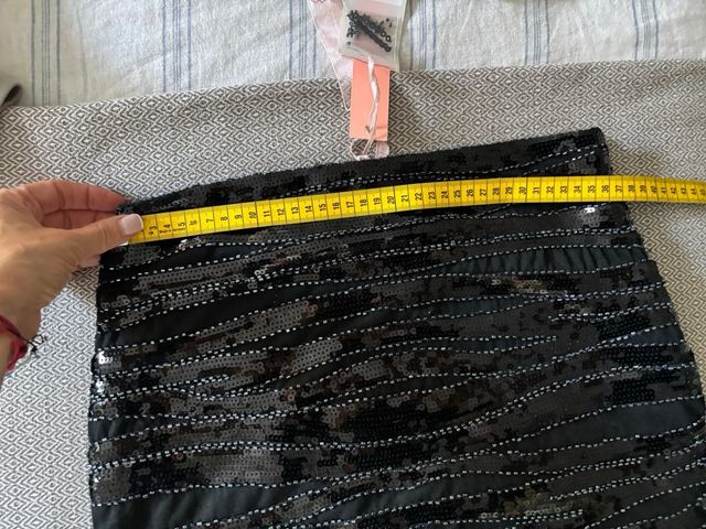 Falda corta lentejuelas negra