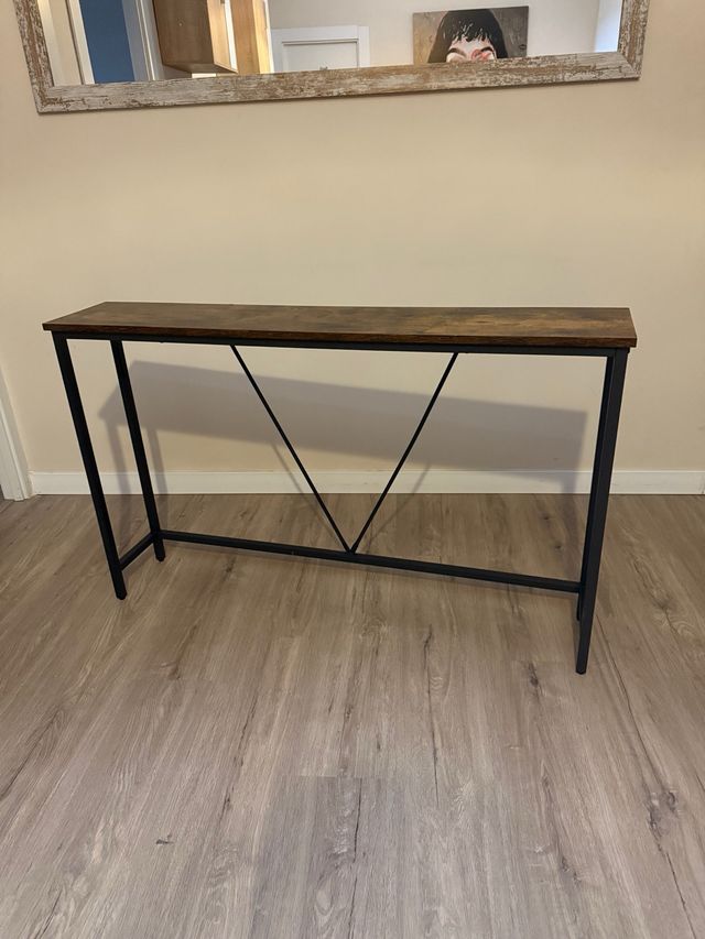 Recibidor estilo industrial madera y metal