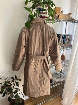 Gabardina Uniqlo acolchada beige