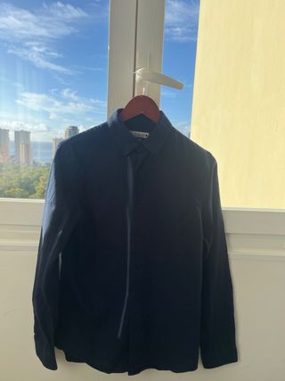 Camisa azul de manga larga