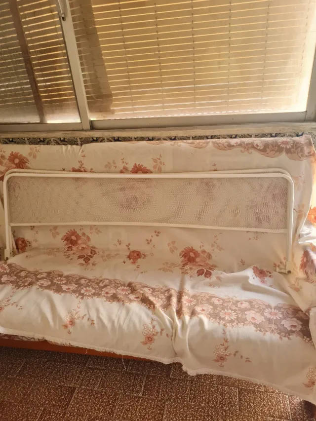 Barra de seguridad para cama