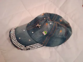 Gorra vaquera con adornos plateados