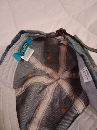 Gorra vaquera con adornos plateados