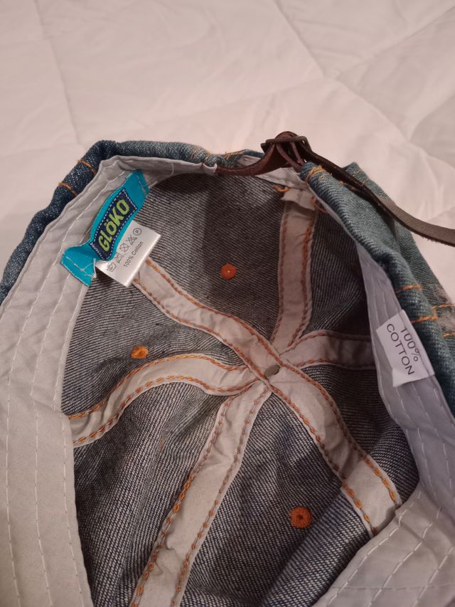 Gorra vaquera con adornos plateados