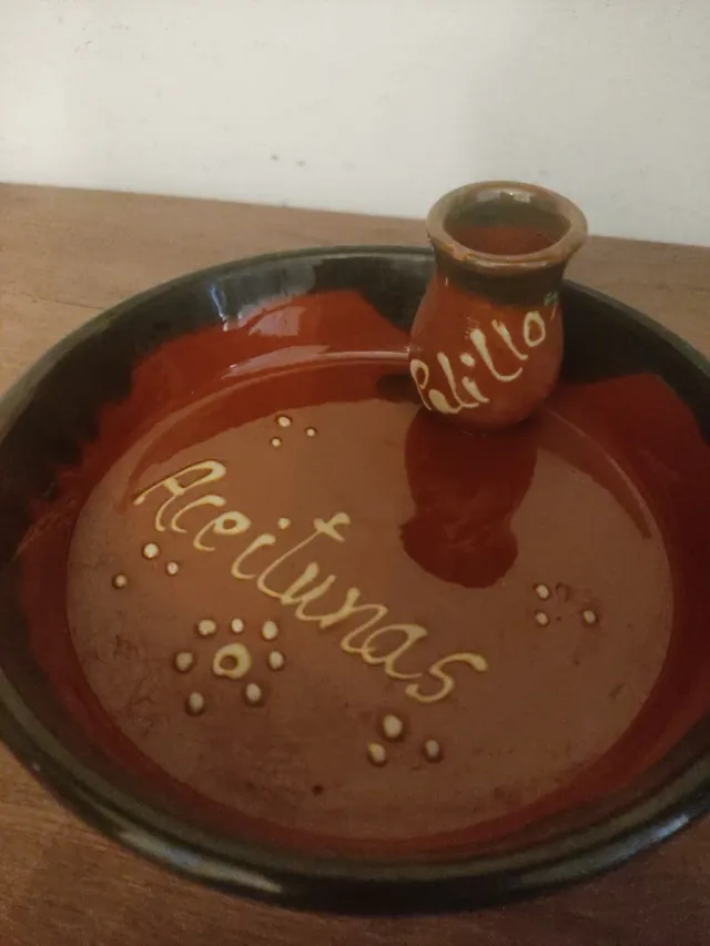 Piatto per olive in ceramica con porta stuzzicadenti