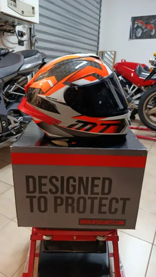Casco integrale MT-Helmets in Carbonio