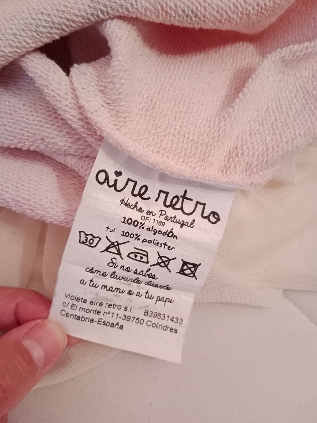 Camiseta rosa y blanca con tul