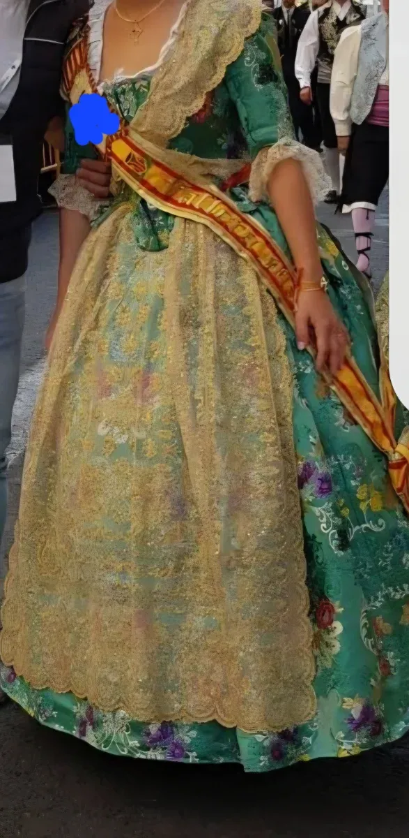 Traje de Fallera  (VIVES Y MARI)