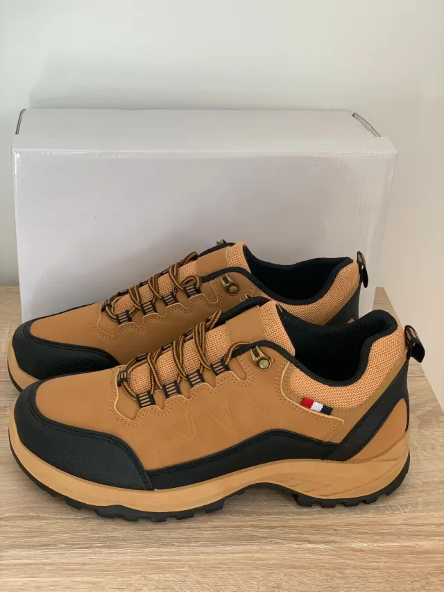 Zapatillas hombre para senderismo. Numero 42