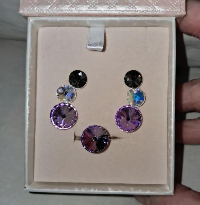 Conjunto de bisutería con cristales