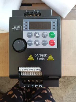 Convertidor de frecuencia 750W 220V