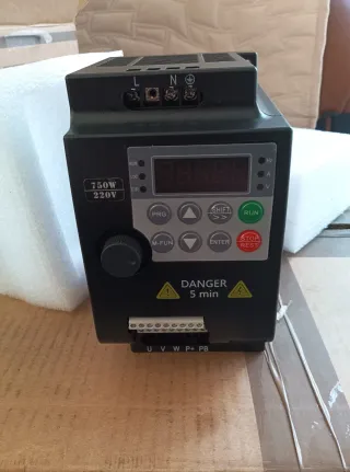 Convertidor de frecuencia 750W 220V