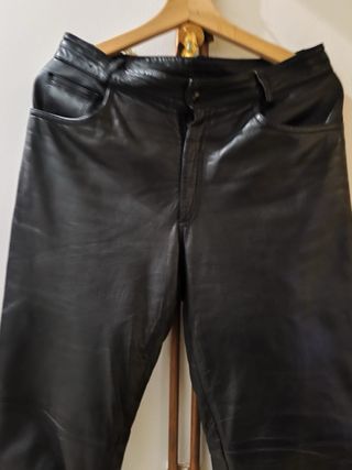 Pantalón de Piel Negro Talla 42