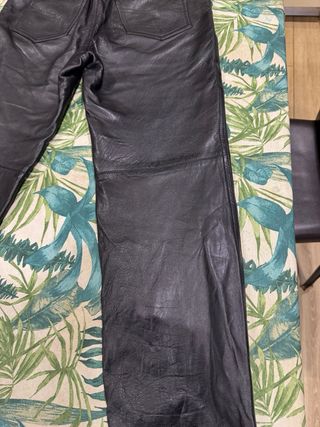 Pantalón de Piel Negro Talla 42