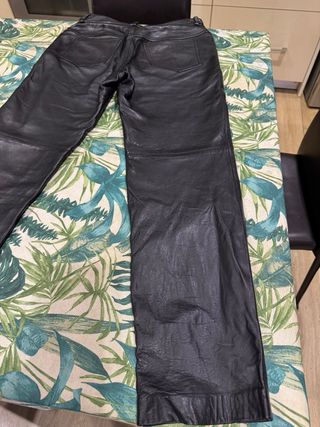 Pantalón de Piel Negro Talla 42