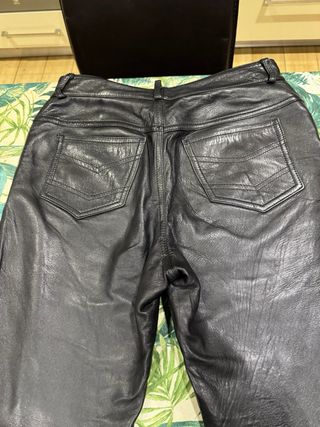 Pantalón de Piel Negro Talla 42