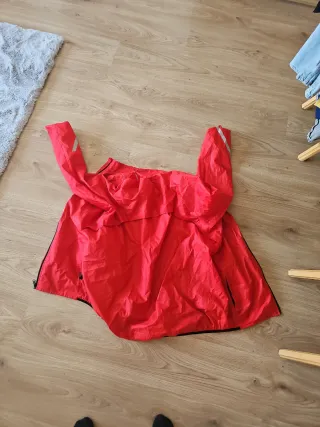 Cortavientos Btwin Rojo